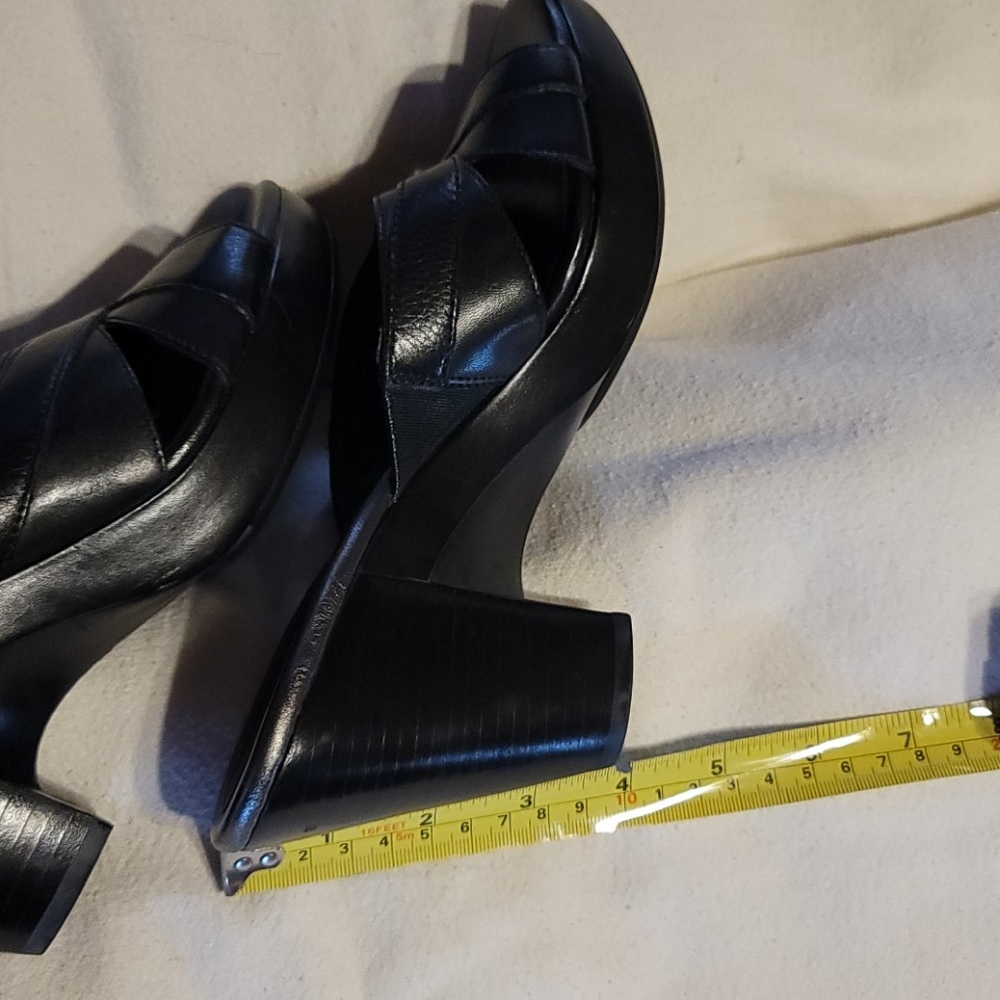 Black platform sandals. - Picture 8 of 9